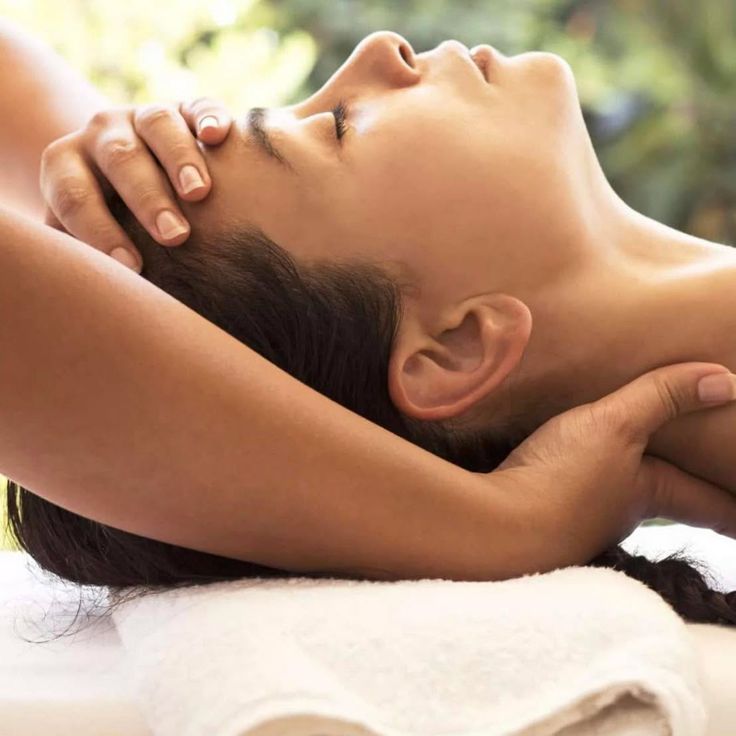 massage front et nuque Séance d’Expanse Therapy pour favoriser la détente